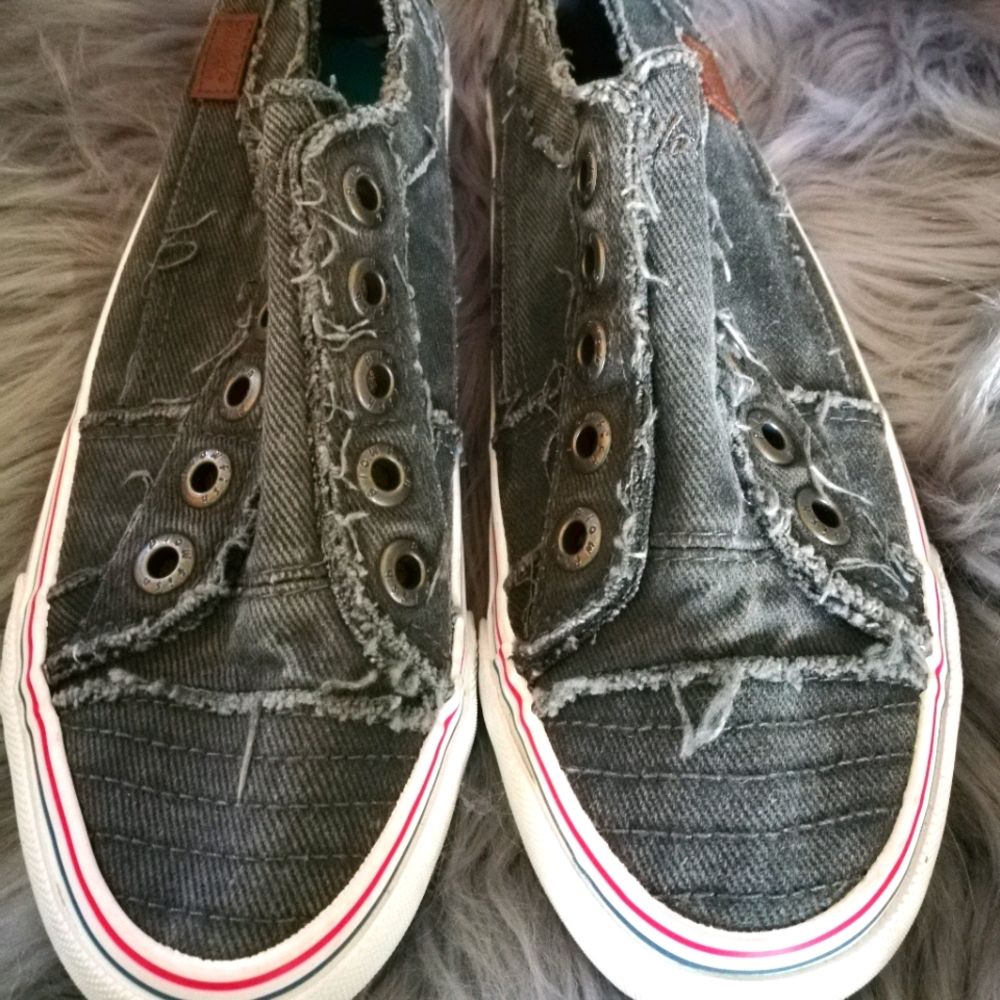 NWOT Blowfish Malibu Sneakers